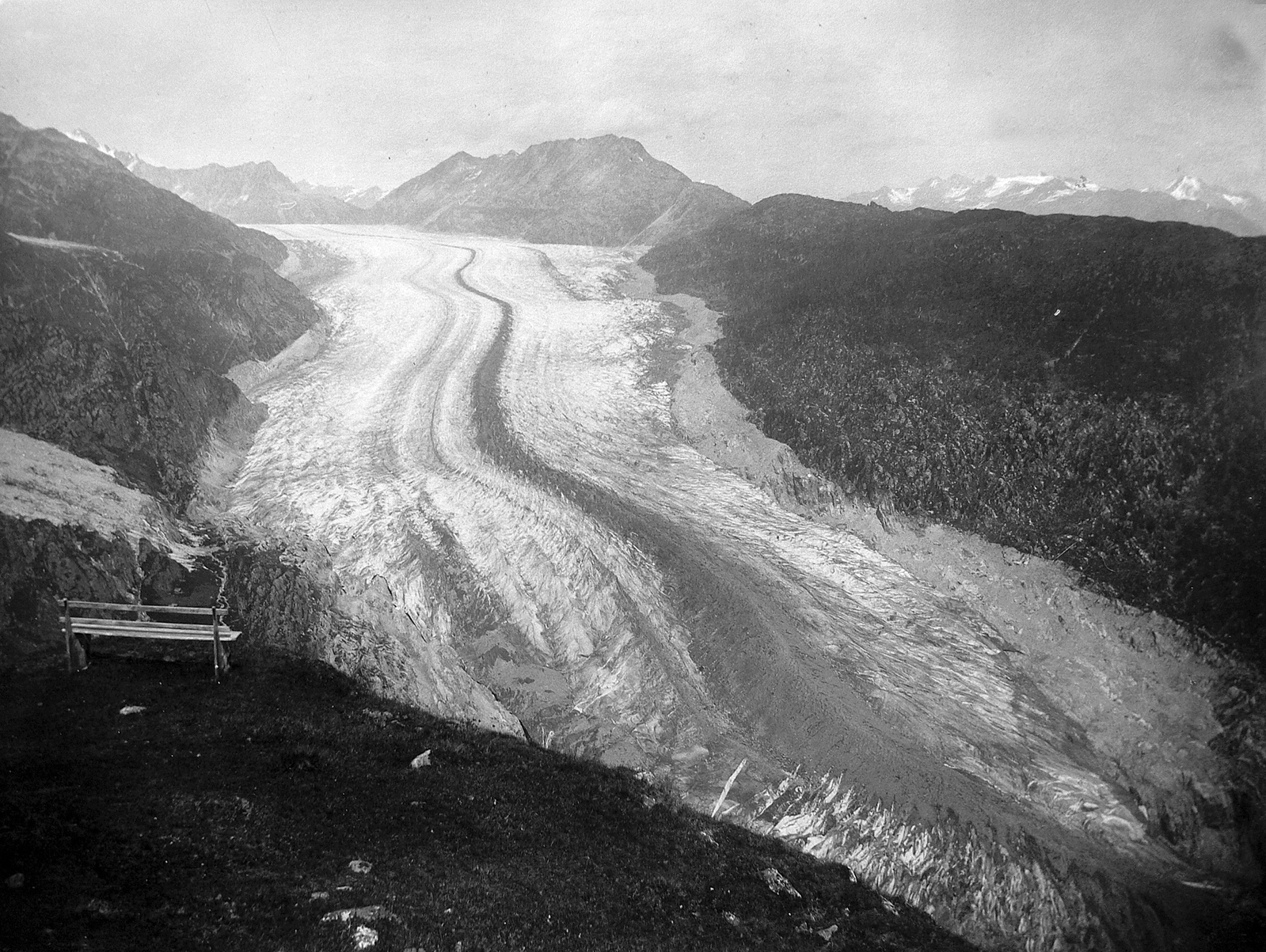 Aletschgletscher um 1885, vom Hotel Belalp her gesehen. (Quelle: Burgergemeinde Naters.)