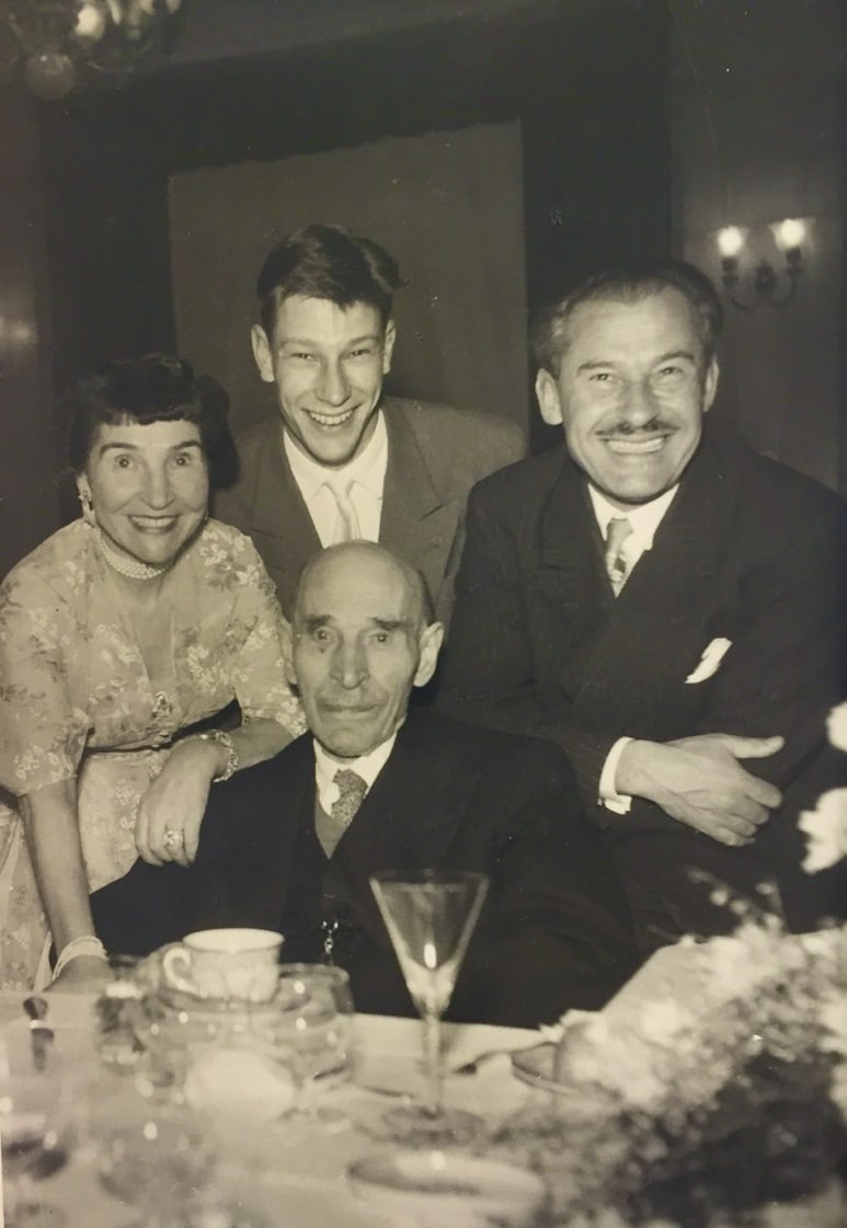 Hans Theler mit dem Vater, der Schwester Neni und dem ältesten Sohn Juan Ramon um 1950.